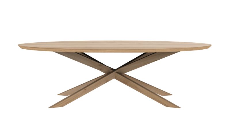 Mikado Couchtisch aus Eiche von Ethnicraft: Runder Holztisch mit einzigartigem, gekreuztem Untergestell.